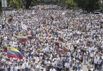 Protesta multitudinaria de mujeres en Venezuela contra la represión de Maduro.